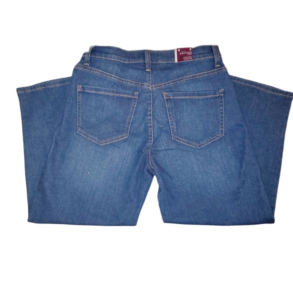 Gloria Vanderbilt NWT Capri Length Classic Rise Amanda Capri Medium Wash 653 724 - Picture 5 of 5